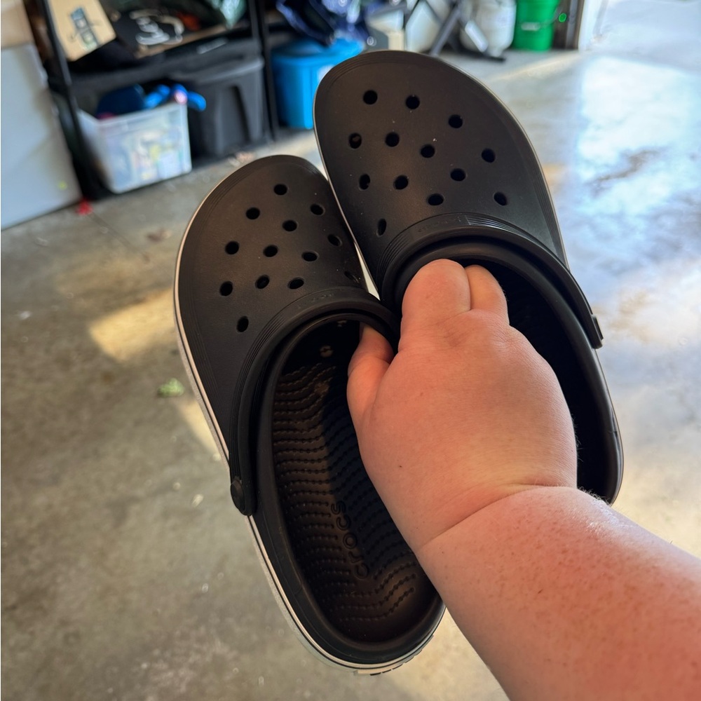 Men’s 9/Women’s 11 Bayaband crocs